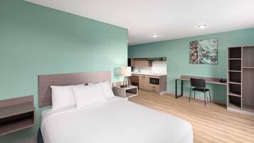 Room, 1 Queen Bed, Accessible, Non Smoking (Bathtub W/grab Bars) | Desk, WiFi (free), bed sheets