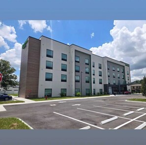 Exterior - Wyndham Garden Tampa Fairgrounds/Casino (Tampa)