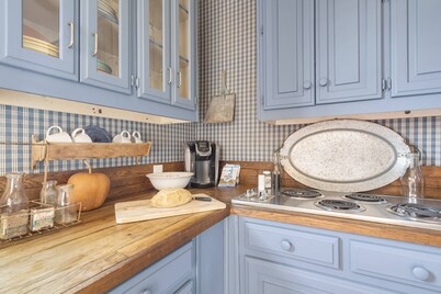 Charming French-Inspired Lakefront Cottage |Acres of Serenity and Scenic Beauty Perfect Getaway