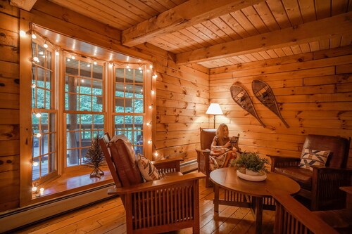 Log Cabin+ 5 Min to Ski Okemo! + Hot Tub!