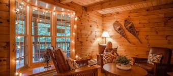 Log Cabin+ 5 Min to Ski Okemo! + Hot Tub!