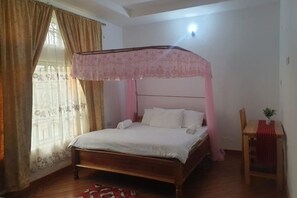 8 chambres, fer et planche à repasser, Wi-Fi, draps fournis