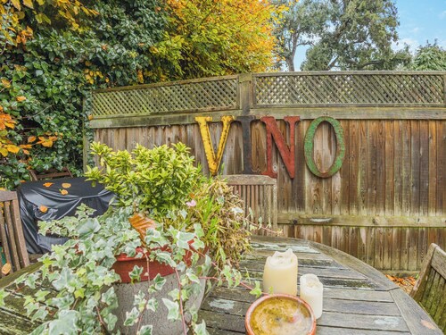 Sea Breeze Garden Cottage