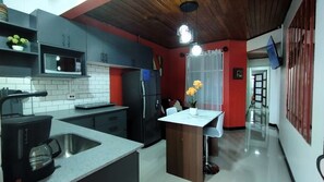 Mikrobølgeovn, ovn og kokeplater