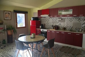 Frigorífic, microones, forn i placa de cuina