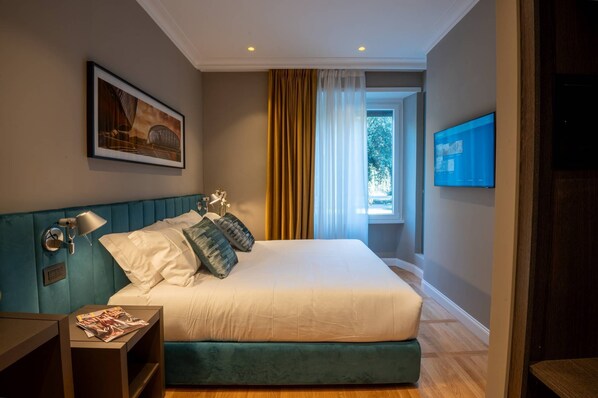 1 Schlafzimmer, Zimmersafe, Schreibtisch, Bügeleisen/Bügelbrett