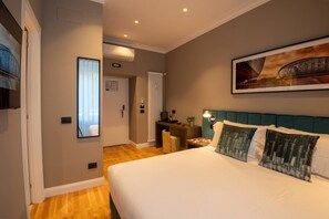 1 bedroom, in-room safe, desk, iron/ironing board - Your room like in a 4-star Hotel (Roma)