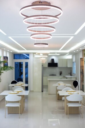 Dining - In the heart of Bonamoussadi, our guest house offers exceptional comfort! (Douala)