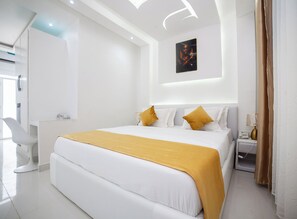 4 bedrooms, iron/ironing board, WiFi, bed sheets - In the heart of Bonamoussadi, our guest house offers exceptional comfort! (Douala)