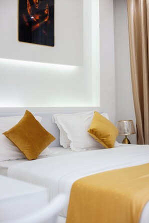 4 bedrooms, iron/ironing board, WiFi, bed sheets