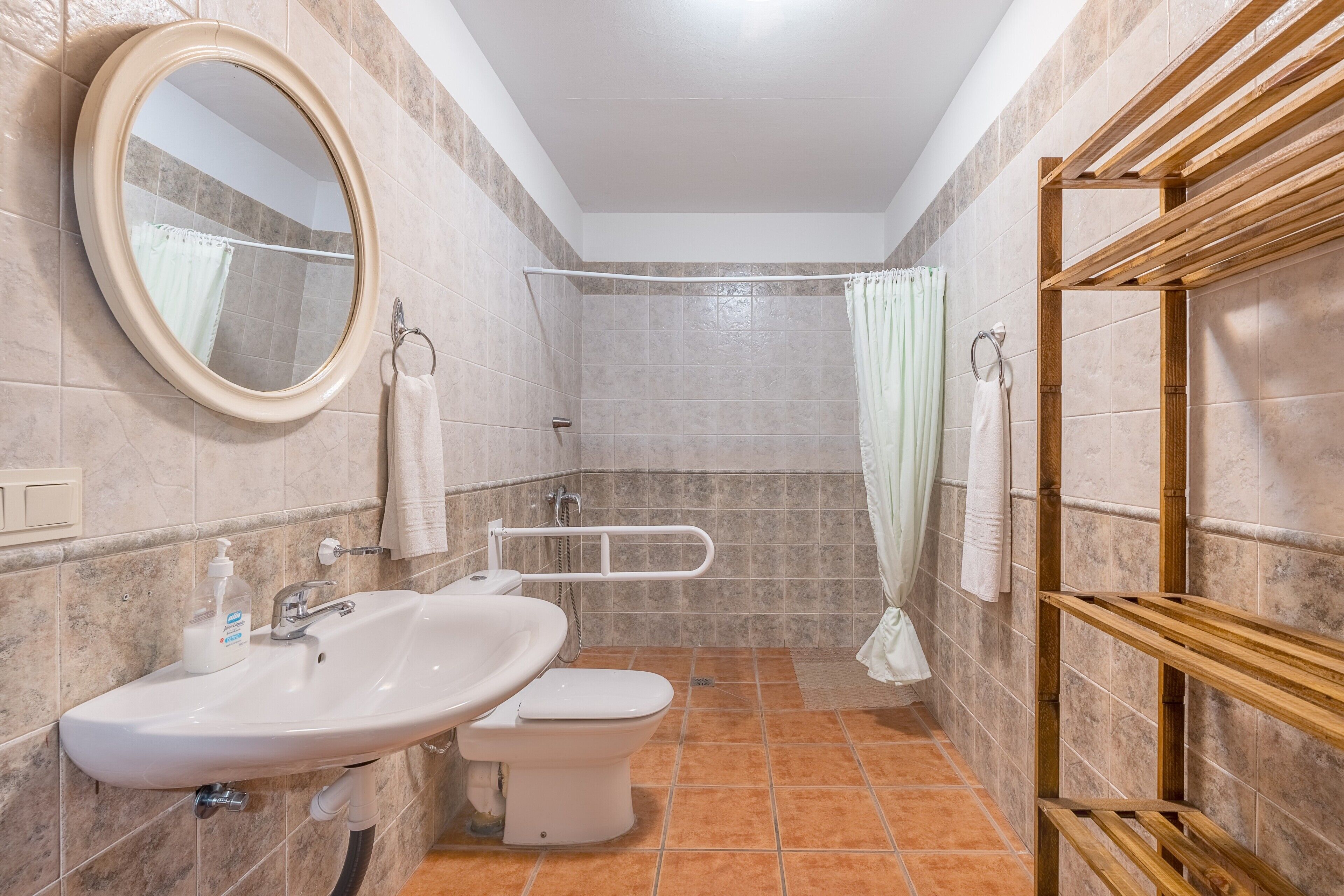 Shower, towels