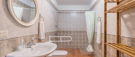 Shower, towels