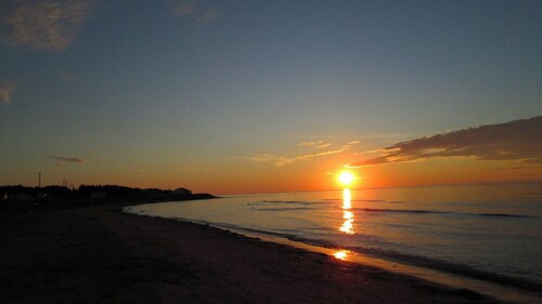 Ocean Front 3 bedrooms. Amazing sunroom and a few minutes walk from Sandy Beach.