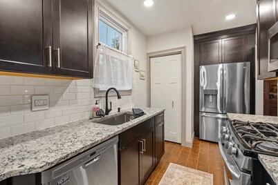 Heritage House in Pittsburgh on Mt Washington - Charming 3BR, 2.5b Sleeps 7+
