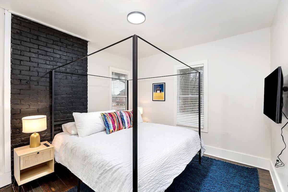 5 bedrooms, iron/ironing board, travel crib, WiFi