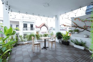 Outdoor dining - X-Stay Argon

 (Hai Phong)