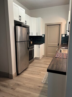 Private kitchen - State Street House; 3-br house; PETS WELCOME; Litchfield (Litchfield)