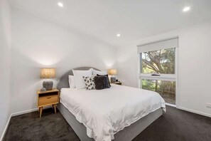 5 habitaciones, tabla de planchar con plancha, wifi y ropa de cama 