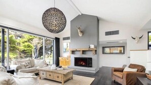 TV, fireplace, offices - Ohana Luxury Retreat-beach access, heated pool (Blairgowrie)