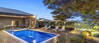 Ohana Luxury Retreat-beach access, heated pool