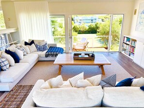 电视、壁炉、办公室