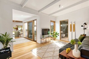 Télévision, cheminée