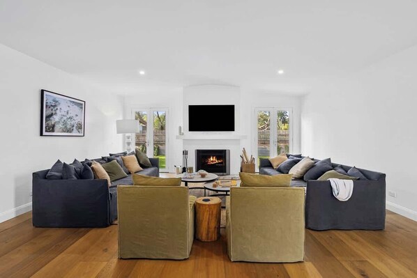 TV, fireplace, offices