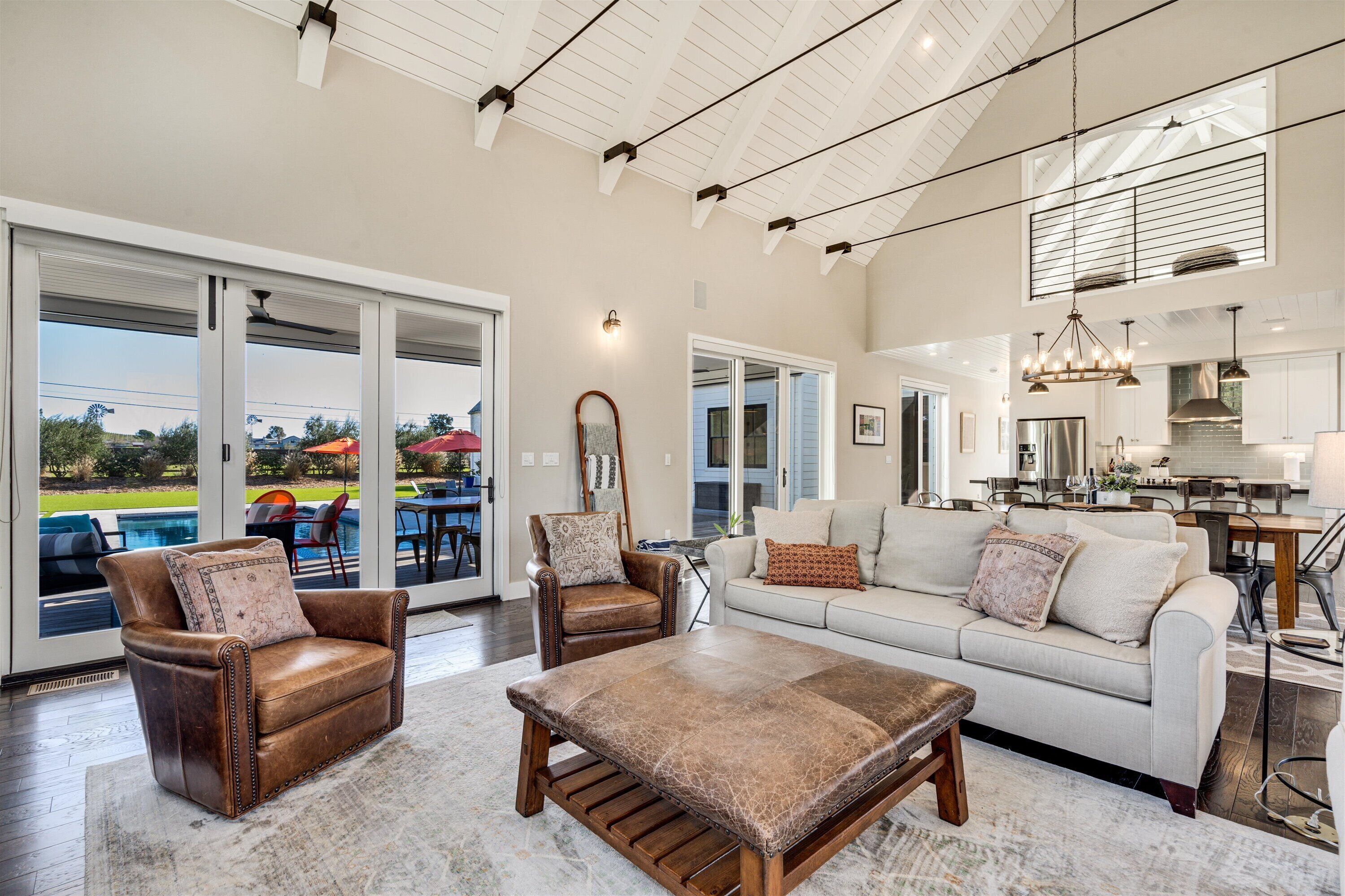 Smart TV, fireplace, books, offices