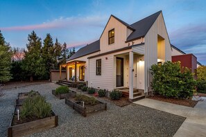 Exterior - The Central Modern Farmhouse Sonoma Pool/Hot Tub + Bocce + Sport Court (Sonoma)