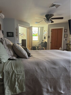 3 bedrooms, iron/ironing board, WiFi, bed sheets - Charming Historic 3-bedroom Estate in Downtown Annapolis  (Annapolis)