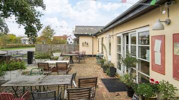 House | Outdoor dining