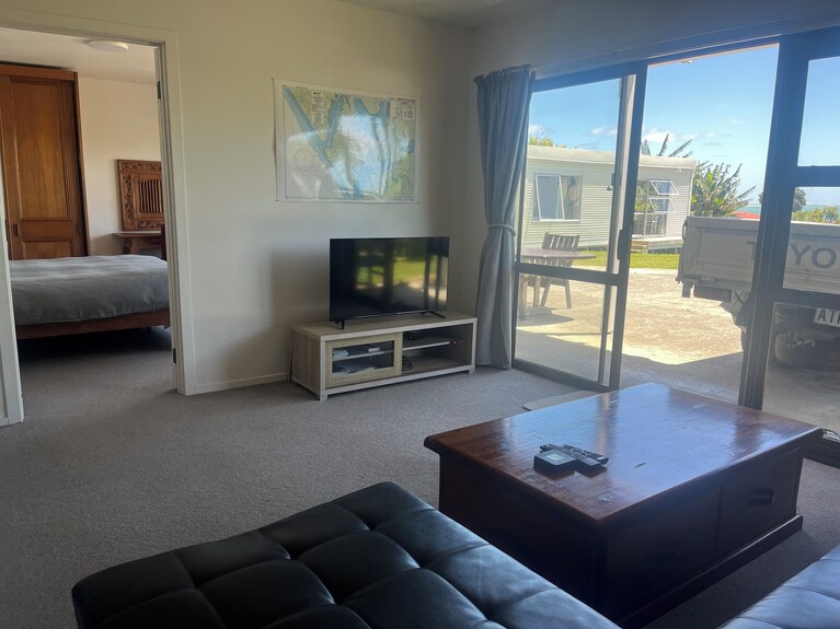 Sneezle Beezle Beach Apartment - Northland