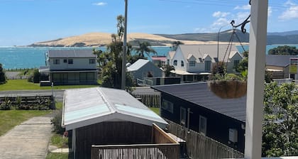 Sneezle Beezle Beach Apartment