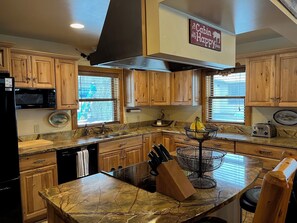 Mikrowelle, Ofen, Herdplatte, Geschirrspüler