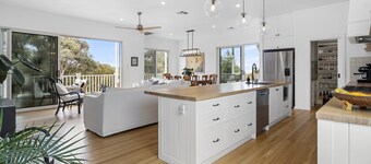 The White House - 6 Bennett Street