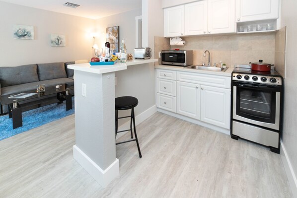 In-room dining - seastar suites by the sea (Lauderdale-by-the-Sea)