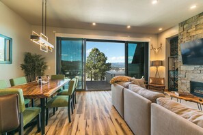 Smart TV, fireplace