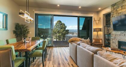 The Village View Retreat: Steps from the Lift