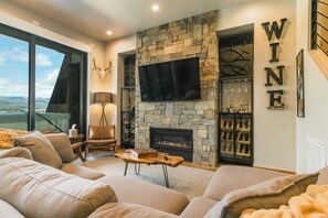 Smart TV, fireplace