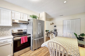 Fridge, microwave, oven, stovetop - Coastal Comfort 4BR in Stuart FL (Stuart)