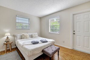 3 bedrooms, desk, iron/ironing board, WiFi