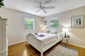4 habitaciones, escritorio, tabla de planchar con plancha y wifi 