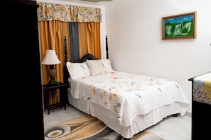 3 chambres, fer et planche à repasser, Wi-Fi, draps fournis