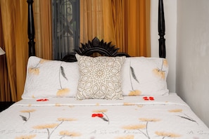 3 chambres, fer et planche à repasser, Wi-Fi, draps fournis