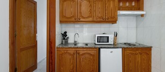 Apartment 'Apartamento E' with Sea View, Private Terrace and Wi-Fi