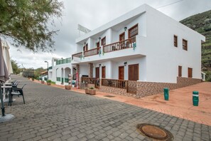Exterior - Apartment 'Apartamento E' with Sea Views, Private Terrace and Wi-Fi (La Fajana)