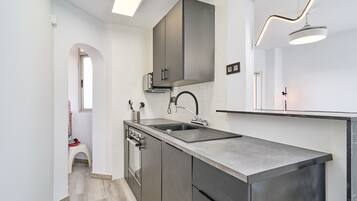 KylskÄp, mikrovÄgsugn, ugn och spishÀll