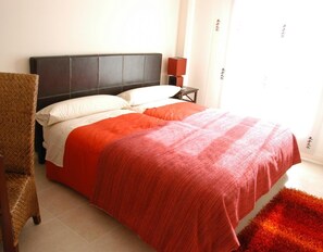 4 bedrooms, iron/ironing board, bed sheets