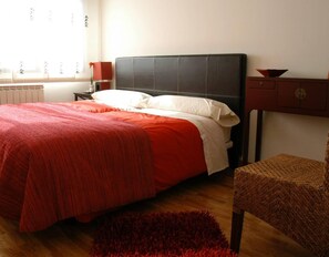 4 bedrooms, iron/ironing board, bed sheets