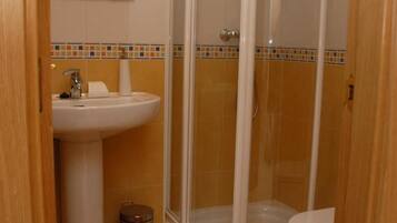 Douche, serviettes fournies